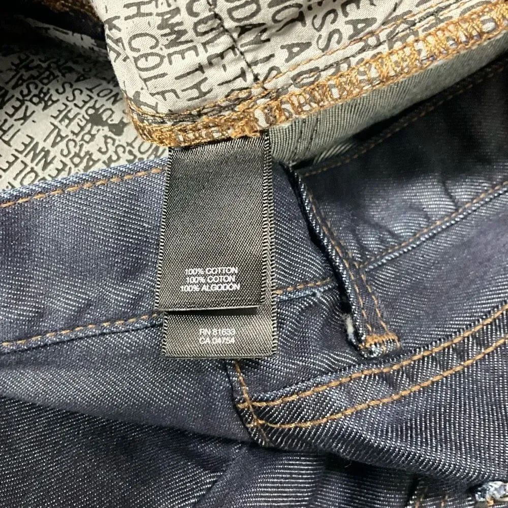KENNETH COLE New York Jeans - Picture 6 of 6